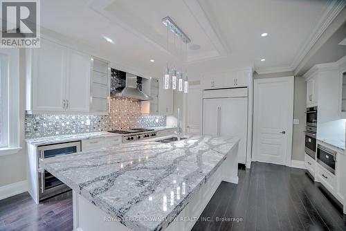 53 Eaglewood Boulevard, Mississauga, ON - Indoor Photo Showing Kitchen With Upgraded Kitchen