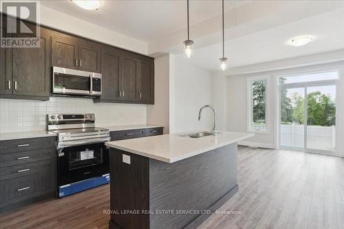31 - 143 Elgin Street N, Cambridge, ON - Indoor Photo Showing Kitchen With Upgraded Kitchen