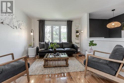 6 Watsons Lane, Hamilton, ON - Indoor Photo Showing Living Room