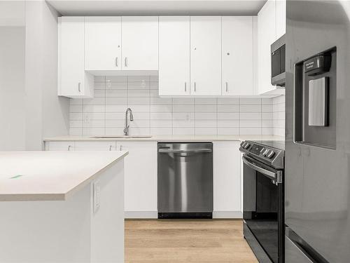211-140 Jensen Ave West, Parksville, BC - Indoor Photo Showing Kitchen With Upgraded Kitchen