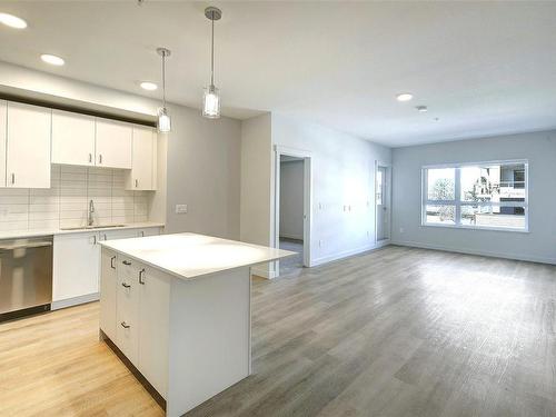 211-140 Jensen Ave West, Parksville, BC - Indoor Photo Showing Kitchen With Upgraded Kitchen
