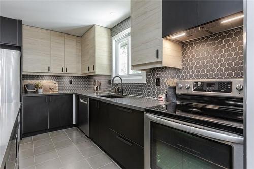 6 Watsons Lane, Hamilton, ON - Indoor Photo Showing Kitchen With Stainless Steel Kitchen With Upgraded Kitchen