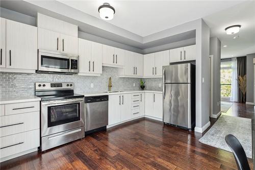23 Echovalley Drive|Unit #22, Stoney Creek, ON - Indoor Photo Showing Kitchen With Stainless Steel Kitchen With Upgraded Kitchen