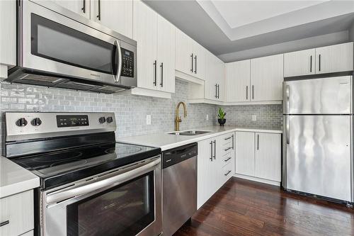23 Echovalley Drive|Unit #22, Stoney Creek, ON - Indoor Photo Showing Kitchen With Stainless Steel Kitchen With Double Sink With Upgraded Kitchen