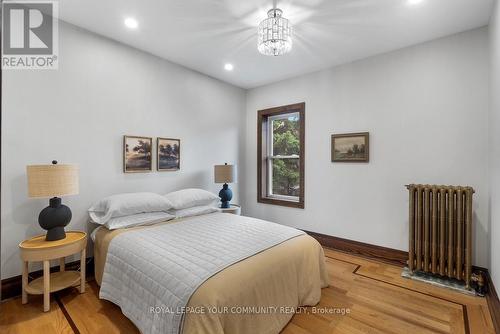 28 Fairleigh Crescent, Hamilton, ON - Indoor Photo Showing Bedroom