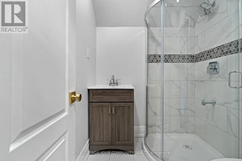 28 Fairleigh Crescent, Hamilton, ON - Indoor Photo Showing Bathroom