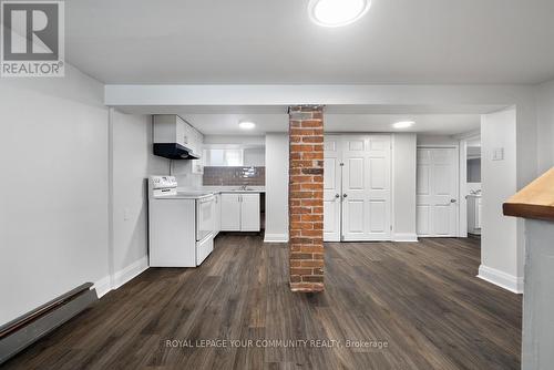 28 Fairleigh Crescent, Hamilton, ON - Indoor Photo Showing Kitchen
