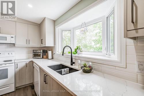 4 Kelsey Crescent, Georgina, ON - Indoor Photo Showing Kitchen With Double Sink