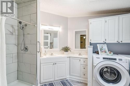 4 Kelsey Crescent, Georgina, ON - Indoor Photo Showing Laundry Room