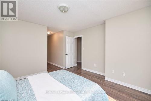 16 Durham Way, Niagara-On-The-Lake, ON - Indoor Photo Showing Bedroom