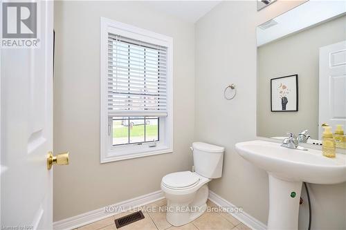 16 Durham Way, Niagara-On-The-Lake, ON - Indoor Photo Showing Bathroom