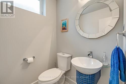 2388 Cyprus Avenue, Burlington, ON - Indoor Photo Showing Bathroom