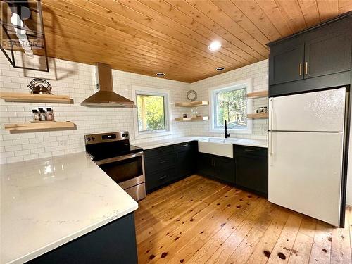 241 Maple Lane, Mindemoya, Manitoulin Island, ON - Indoor Photo Showing Kitchen