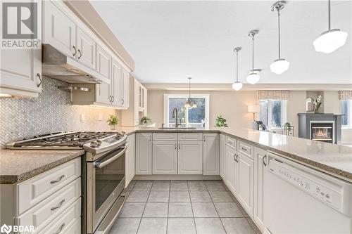 39 Yuill Crescent, Prince Edward County, ON - Indoor Photo Showing Kitchen With Upgraded Kitchen