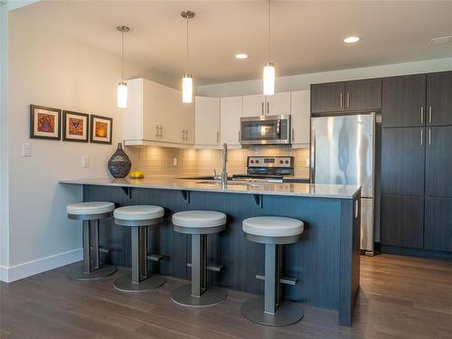 15 860 Rathgar Avenue, Winnipeg, MB - Indoor Photo Showing Kitchen With Stainless Steel Kitchen With Upgraded Kitchen