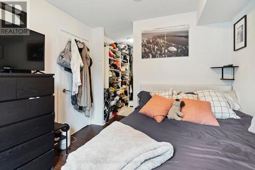 605 - 18 Harbour Street, Toronto, ON - Indoor Photo Showing Bedroom