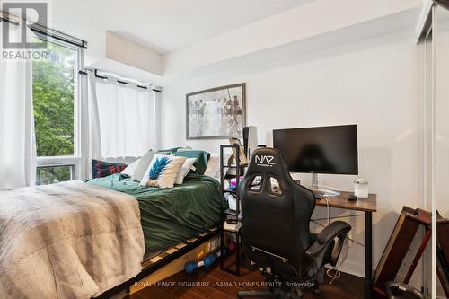 605 - 18 Harbour Street, Toronto, ON - Indoor Photo Showing Bedroom