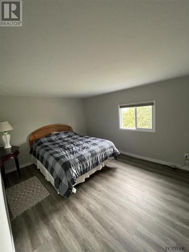 157 Highway 570, Sesekinika, ON - Indoor Photo Showing Bedroom