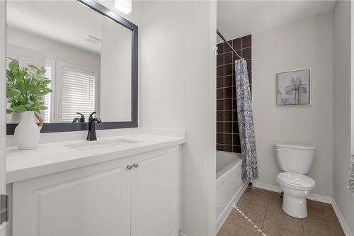 20 Whitwell Way, Binbrook, ON - Indoor Photo Showing Bathroom