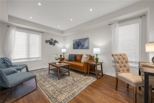 20 Whitwell Way, Binbrook, ON - Indoor Photo Showing Living Room