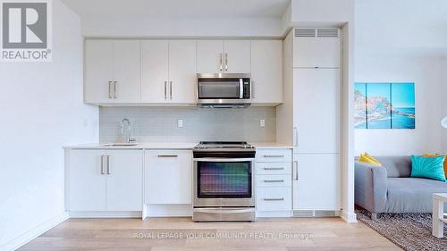 3305 - 5180 Yonge Street, Toronto, ON - Indoor Photo Showing Kitchen