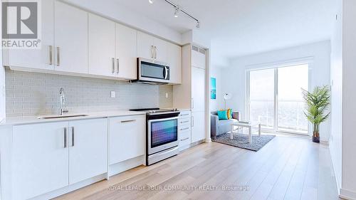 3305 - 5180 Yonge Street, Toronto, ON - Indoor Photo Showing Kitchen With Upgraded Kitchen