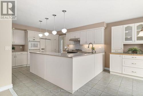 39 Yuill Crescent, Prince Edward County, ON - Indoor Photo Showing Kitchen With Upgraded Kitchen