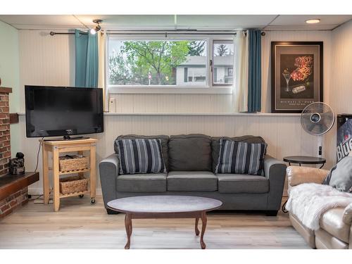 2308 6Th Street N, Cranbrook, BC - Indoor Photo Showing Living Room