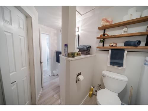 2308 6Th Street N, Cranbrook, BC - Indoor Photo Showing Bathroom