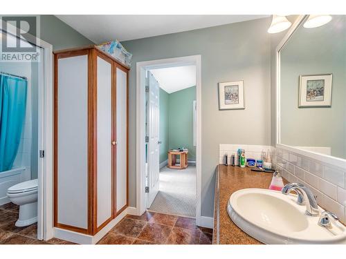 3810 Commonage Crescent, Vernon, BC - Indoor Photo Showing Bathroom