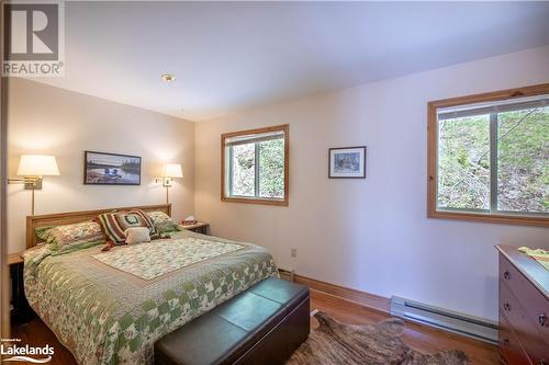 Main floor bedroom - 1016 Pegg Drive, Haliburton, ON - Indoor Photo Showing Bedroom