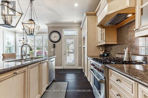 751 Merlot Court, Mississauga, ON - Indoor Photo Showing Kitchen With Upgraded Kitchen