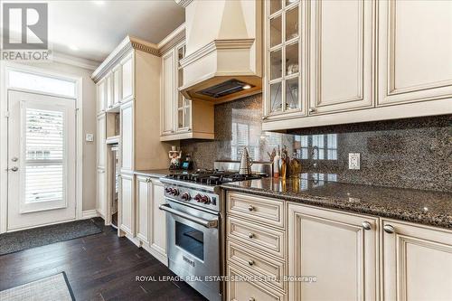 751 Merlot Court, Mississauga, ON - Indoor Photo Showing Kitchen With Upgraded Kitchen