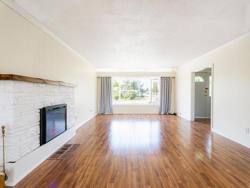 925 Alhambra Drive, Kamloops, BC - Indoor Photo Showing Living Room With Fireplace