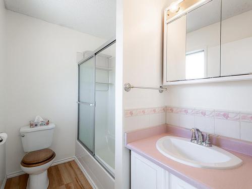925 Alhambra Drive, Kamloops, BC - Indoor Photo Showing Bathroom