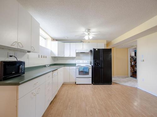 925 Alhambra Drive, Kamloops, BC - Indoor Photo Showing Kitchen