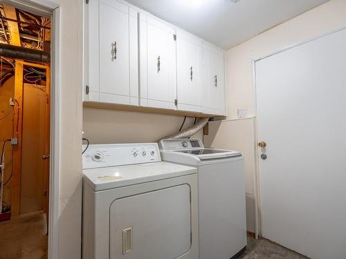 925 Alhambra Drive, Kamloops, BC - Indoor Photo Showing Laundry Room
