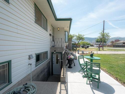 925 Alhambra Drive, Kamloops, BC - Outdoor With Exterior