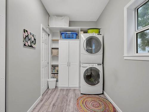 1966 Manning Crt, Kamloops, BC - Indoor Photo Showing Laundry Room