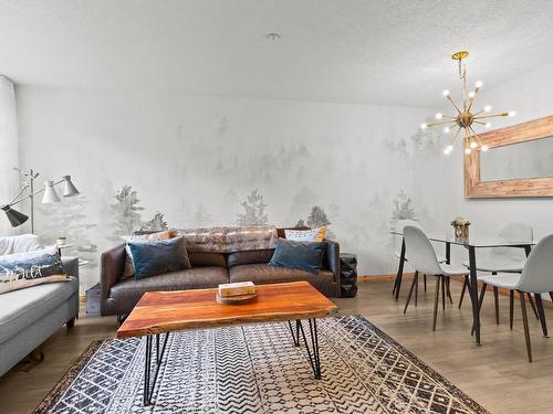 44-6005 Valley Drive, Sun Peaks, BC - Indoor Photo Showing Living Room