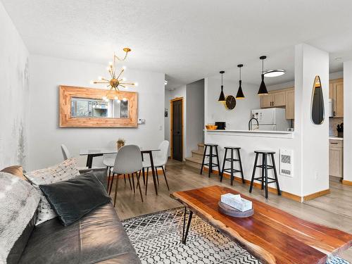 44-6005 Valley Drive, Sun Peaks, BC - Indoor Photo Showing Living Room