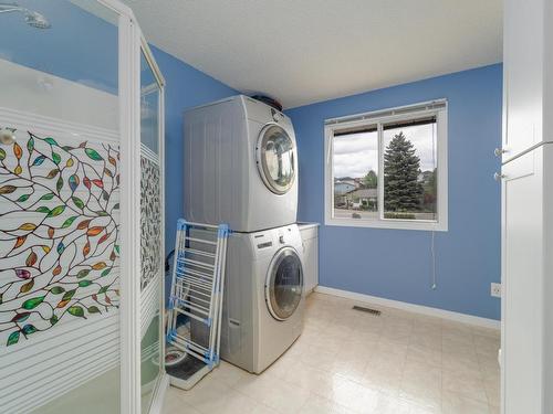 2599 Qu'Appelle Blvd, Kamloops, BC - Indoor Photo Showing Laundry Room