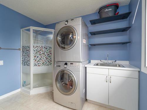 2599 Qu'Appelle Blvd, Kamloops, BC - Indoor Photo Showing Laundry Room