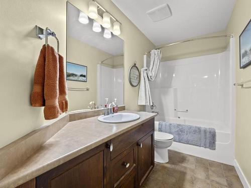 2085 Saddleback Drive, Kamloops, BC - Indoor Photo Showing Bathroom
