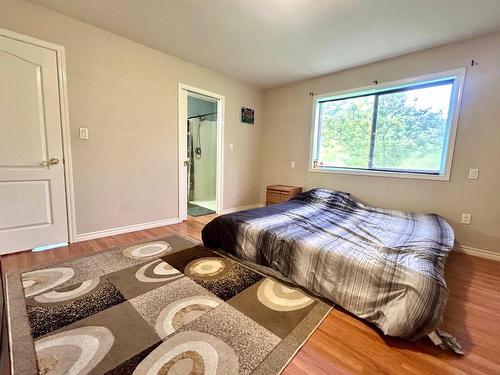 3998 Agate Bay Rd, Barriere, BC - Indoor Photo Showing Bedroom