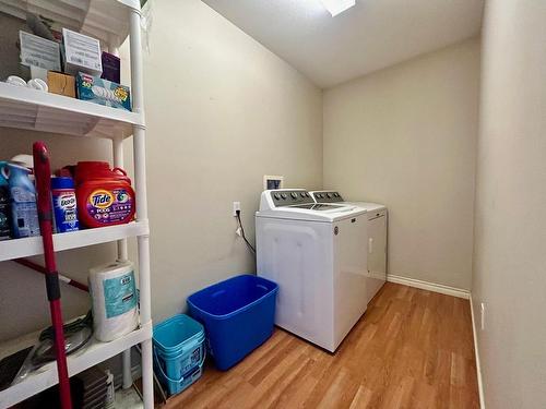 3998 Agate Bay Rd, Barriere, BC - Indoor Photo Showing Laundry Room