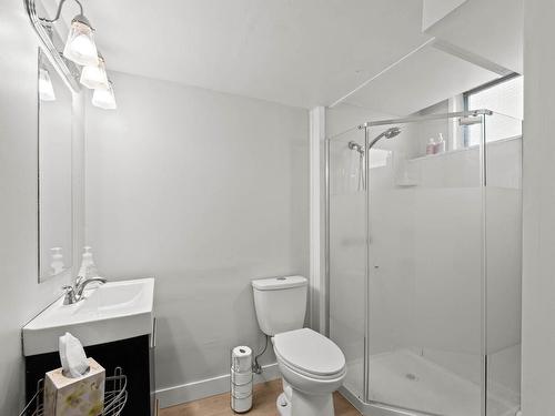 258 Monmouth Drive, Kamloops, BC - Indoor Photo Showing Bathroom