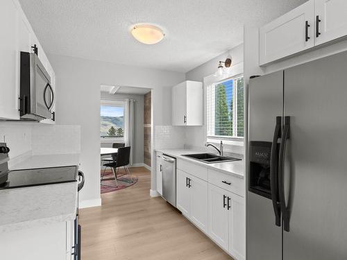 258 Monmouth Drive, Kamloops, BC - Indoor Photo Showing Kitchen With Double Sink