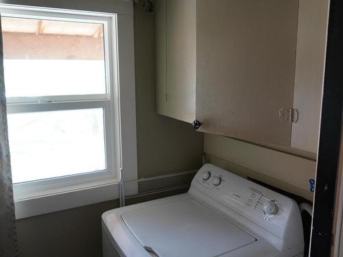 1706 Frontage Road, Clinton, BC - Indoor Photo Showing Laundry Room