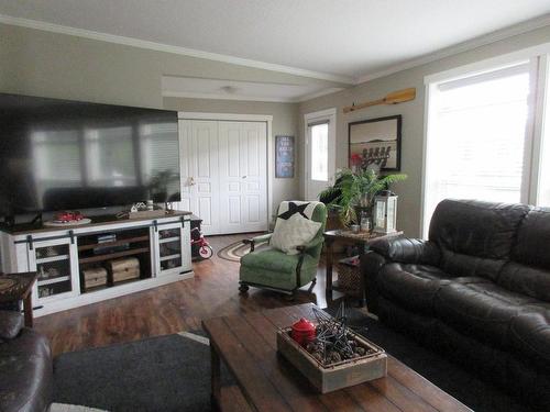 2544 Corkle Street, Merritt, BC - Indoor Photo Showing Living Room